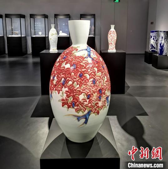 优秀陶瓷艺术家不断创新。　上海璟通艺术中心供图