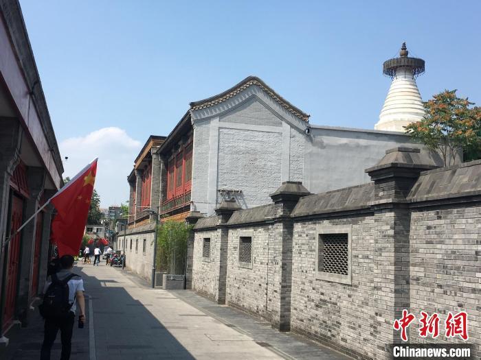 京城白塔下百年胡同亮新颜历史街区与现代生活“共生”