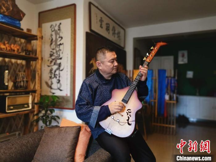内蒙古音乐人改良“火不思” 助力蒙古族第一弹拨乐器走向世界_非遗频道_中国青年网