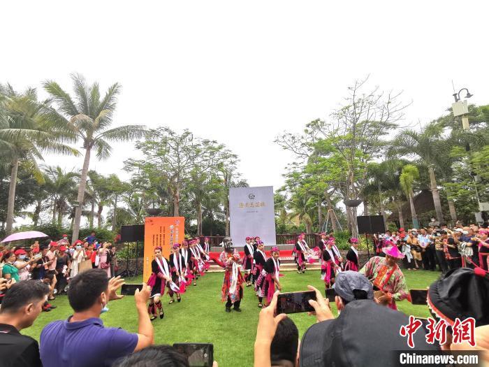 《海南岛苗族》新书发布会 凌楠 摄 《海南岛苗族》新书发布会 凌楠 摄