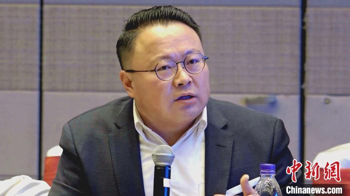 醍醐文化艺术品牌联合创始人方堃在会上发言。