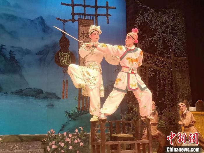 粤剧南派艺术传承人郑永健：让粤剧渡远洋、进校园