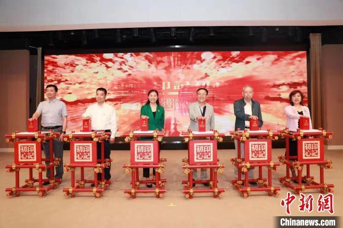 300余件篆刻作品上海展出多元创新带民众回溯中国共产党奋斗史