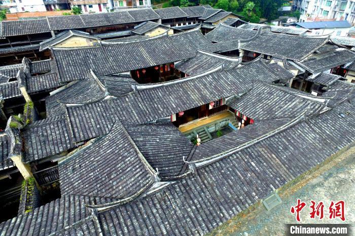 仁和庄是一座由青石建成的庄寨，历经百年如初。　王东明 摄