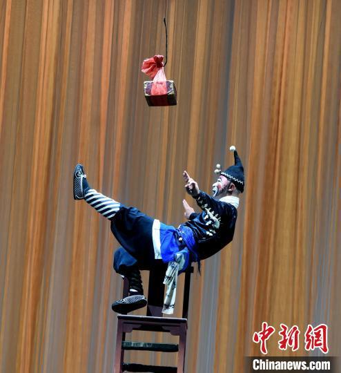 经典折子戏《时迁盗甲》剧照。　记者刘可耕 摄